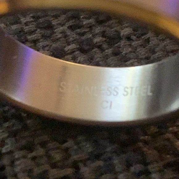 Men’s Ring Stainless Steel Band size 10 gold tone trim - Picture 2 of 4